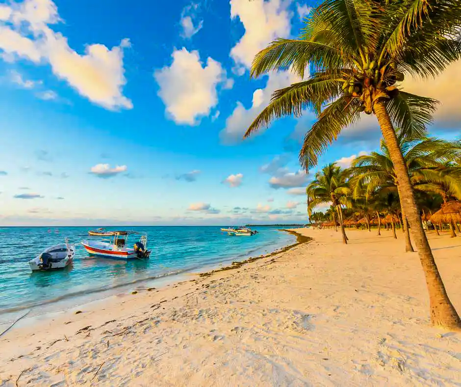 Offerta vacanza Riviera Maya – viaggio organizzato Messico mare Caraibi turista in piazza San Pietro