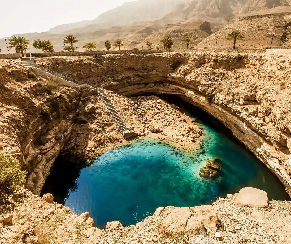 bimah-sinkhole-oman-tour.webp
